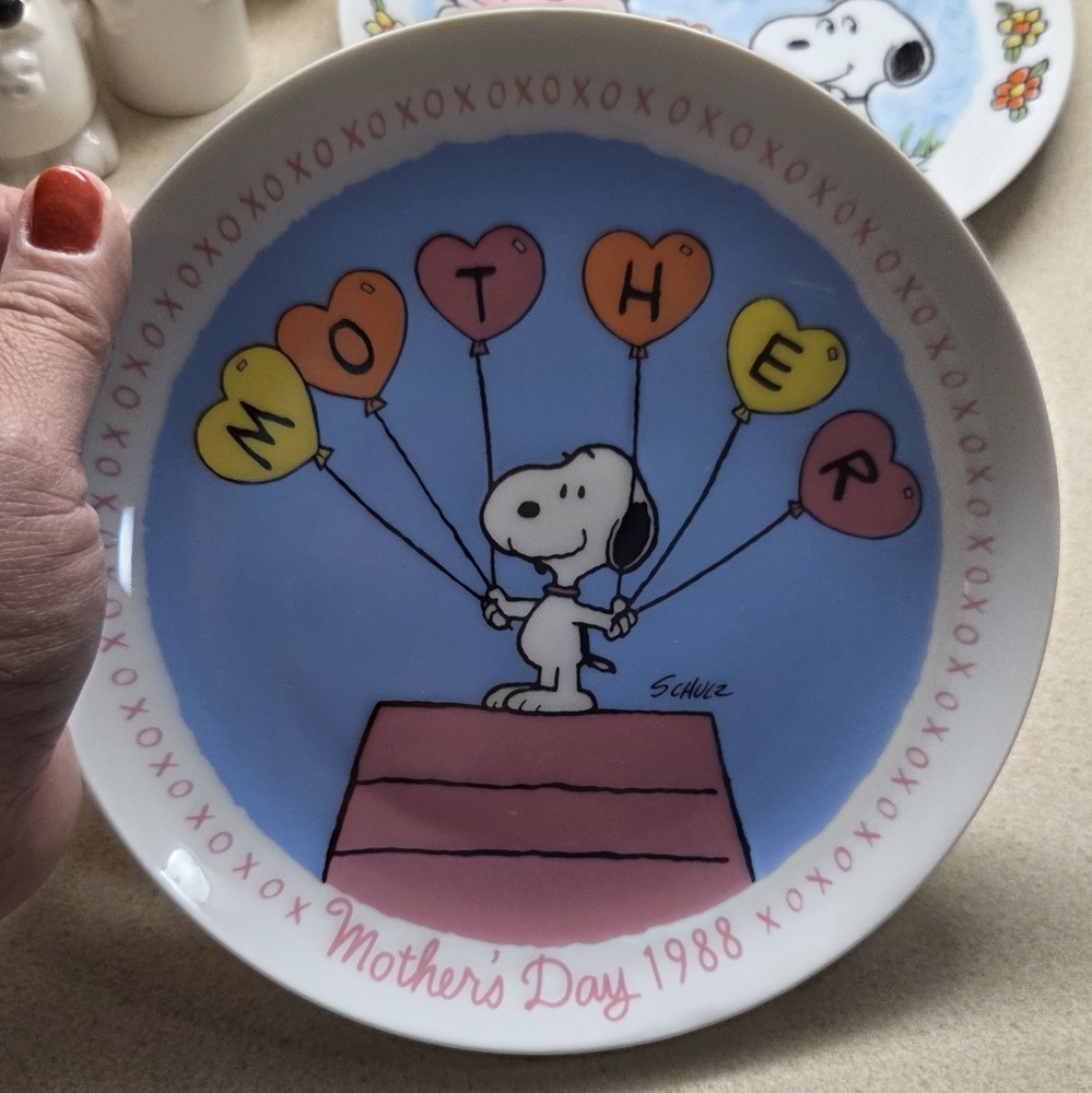 Snoopy Mother's Day 1988 Plate